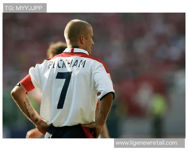 足球场上的背影故事揭秘明星们不为人知的奋斗历程与情感瞬间 足球场上的背影故事揭秘明星们不为人知的奋斗历程与情感瞬间