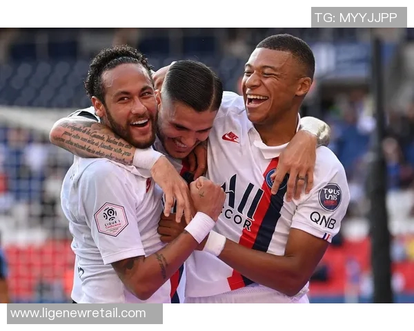 高清壁纸足球明星合照展现球场风采与友谊的完美瞬间 高清壁纸足球明星合照展现球场风采与友谊的完美瞬间